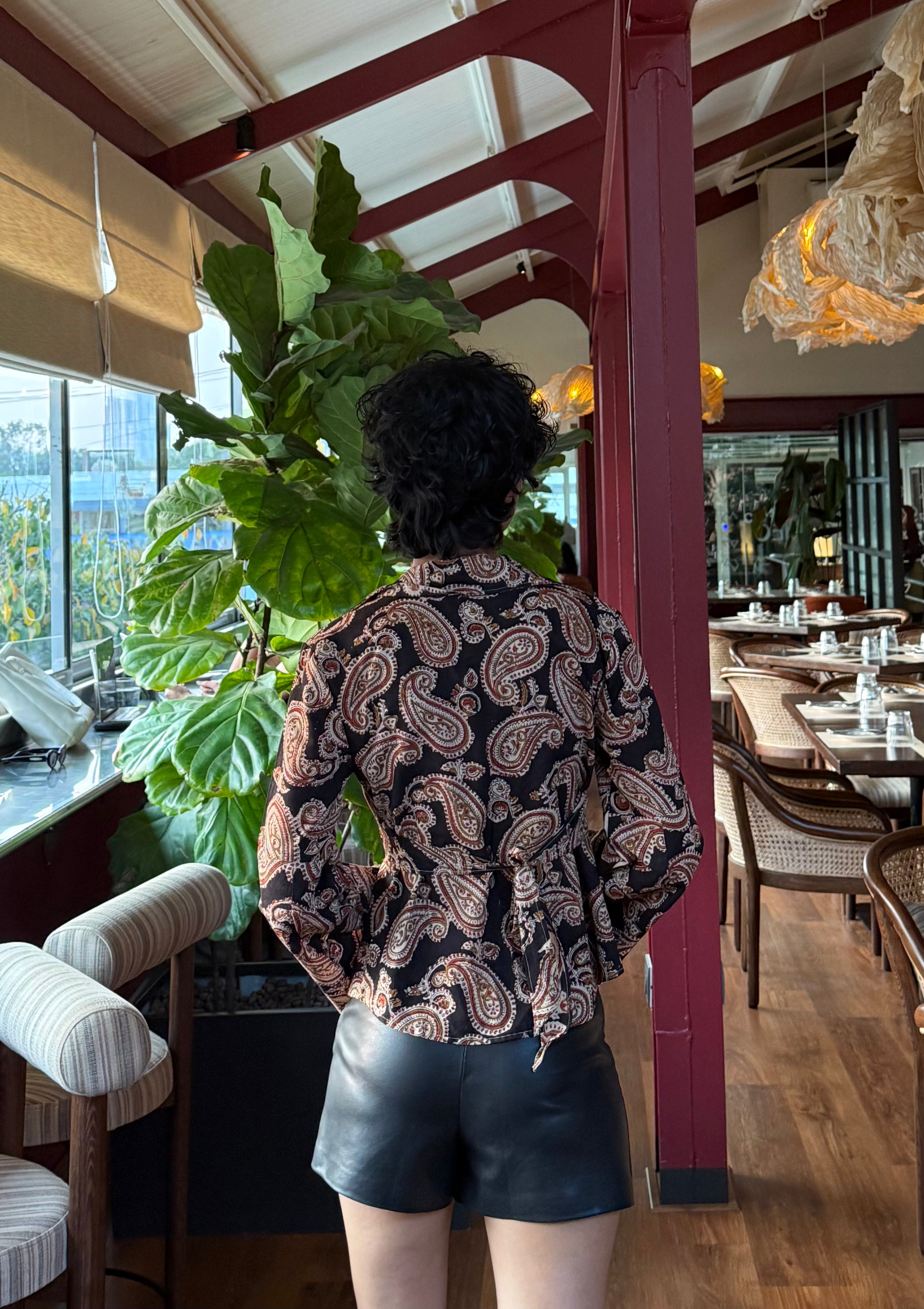 DIAMOND NECK SHIRT TOP