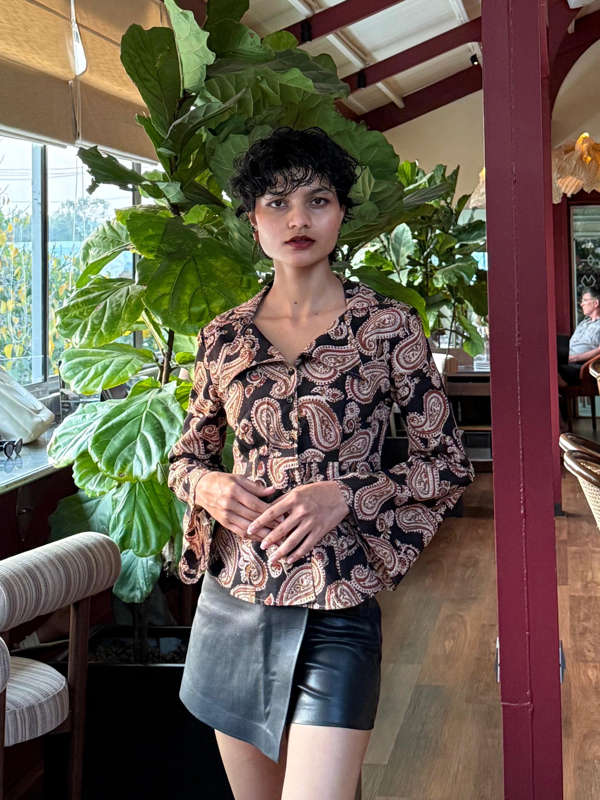 DIAMOND NECK SHIRT TOP