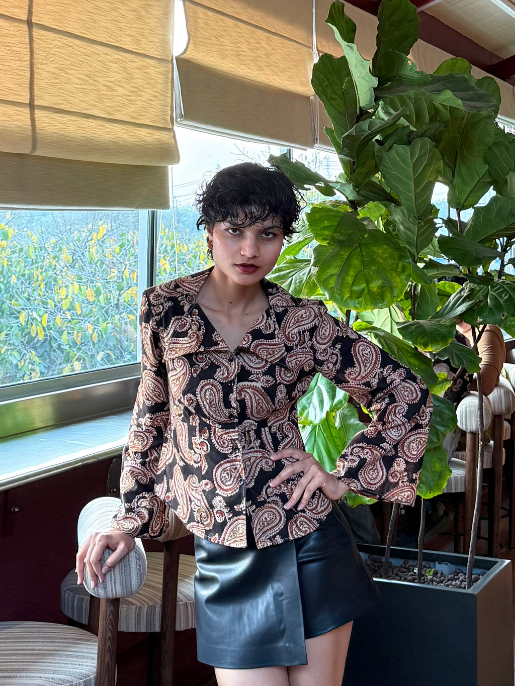 DIAMOND NECK SHIRT TOP